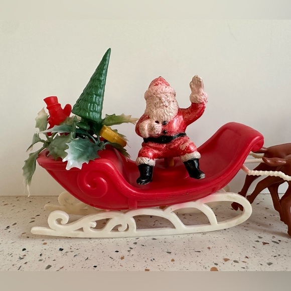 VTG Christmas Santa & Sleigh with‎ Deer Plastic Holiday Decor Made in Hong Kong - Picture 3 of 10